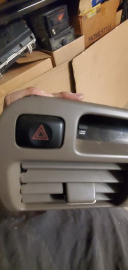 98 2005 Lexus GS Center A C Vent