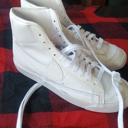 Nike Blazer Mid '77 Vintage Triple White Sneakers CZ1055-117 Women’s Size 8