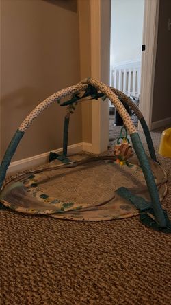 Baby floor mat with mirror