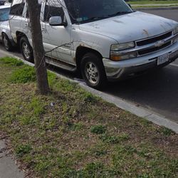 2003 White Chevy Tahoe 