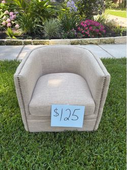 Available like new swivel chair -￼map plz