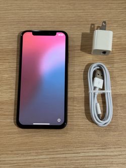 iPhone XS (Unlocked & accessories included)