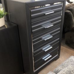 Five drawer chest