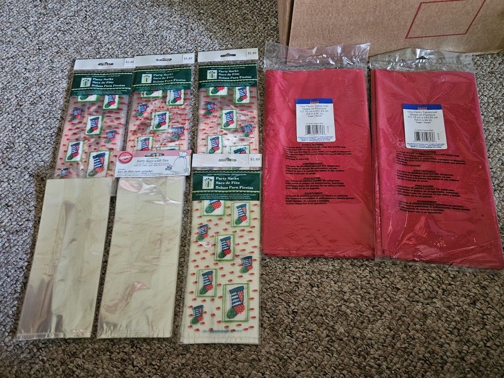 Christmas/Generic Tablecloth And Party Sacks