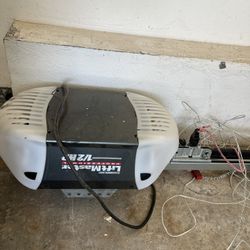 Garage Door Motor Just Upgraded With a New Door W. Remote 