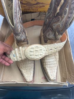 Botas de lagarto 🐊 10 2/1 viene con cinturón de lagarto también las botas son de México 🇲🇽 están en buenas condiciones