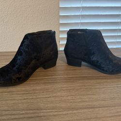 Women’s Velvet Shoes Size 7 1/2
