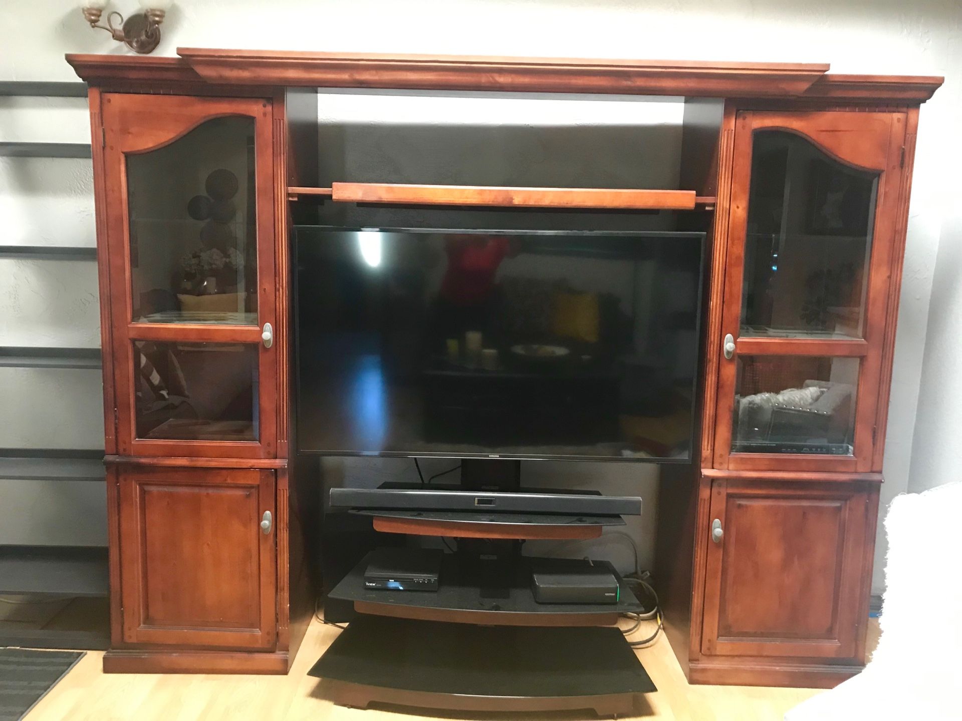 Entertainment center