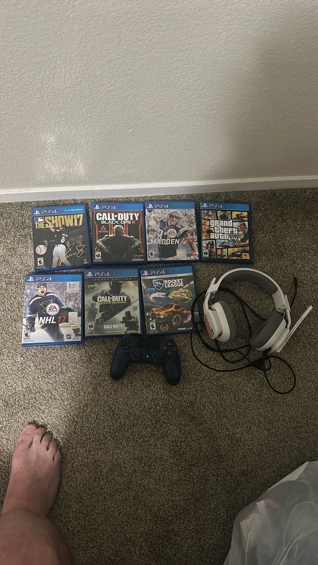 PS4 Games, Headset And Controller