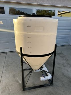 100 Gallon Reservoir Used Lightly / With Top And Base