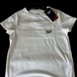 🆕 Reebok  T-Shirt 