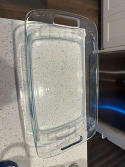 Glass Pyrex baking dish