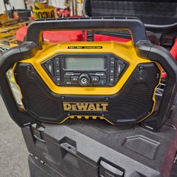 DEWALT 20V MAX Compact Cordless Bluetooth Radio (Tool Only)