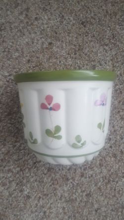 Smaller decorative New flower pot