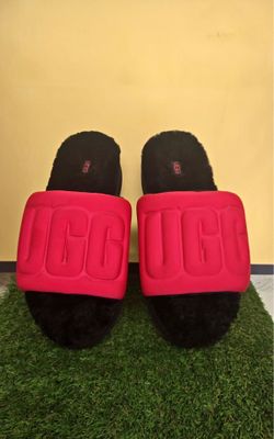UGG Maxi Graphic Sandals platforms pink and black
