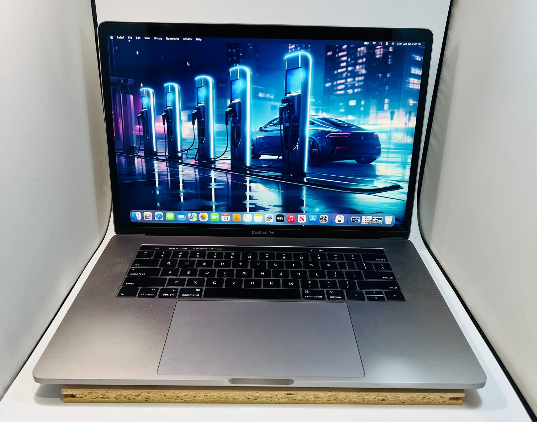 Apple MacBook Pro 15” 2019 8Core i9 32GB 500GB TouchBar -SEE Description