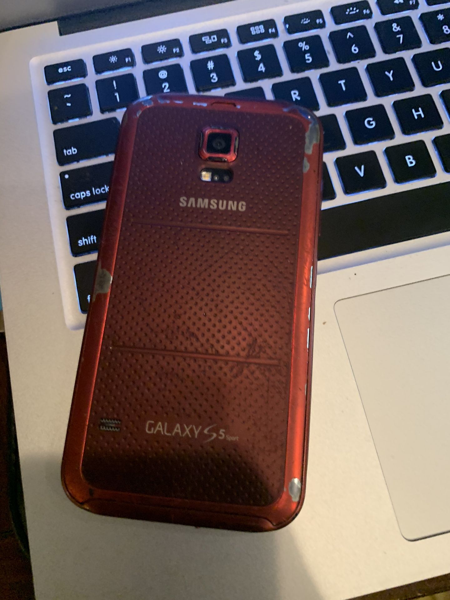 Galaxy s5 sport sprint or boost mobile cracked screen but everything works perfect