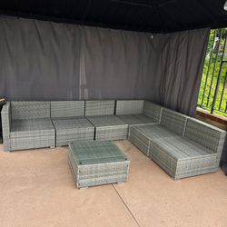 6 Piece Wicker Couch And Table No Cushion