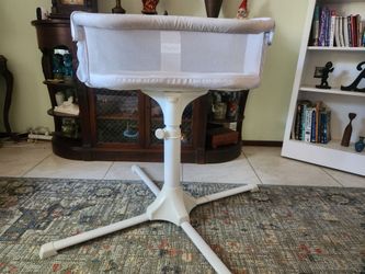 Halo bassinest swivel sleeper