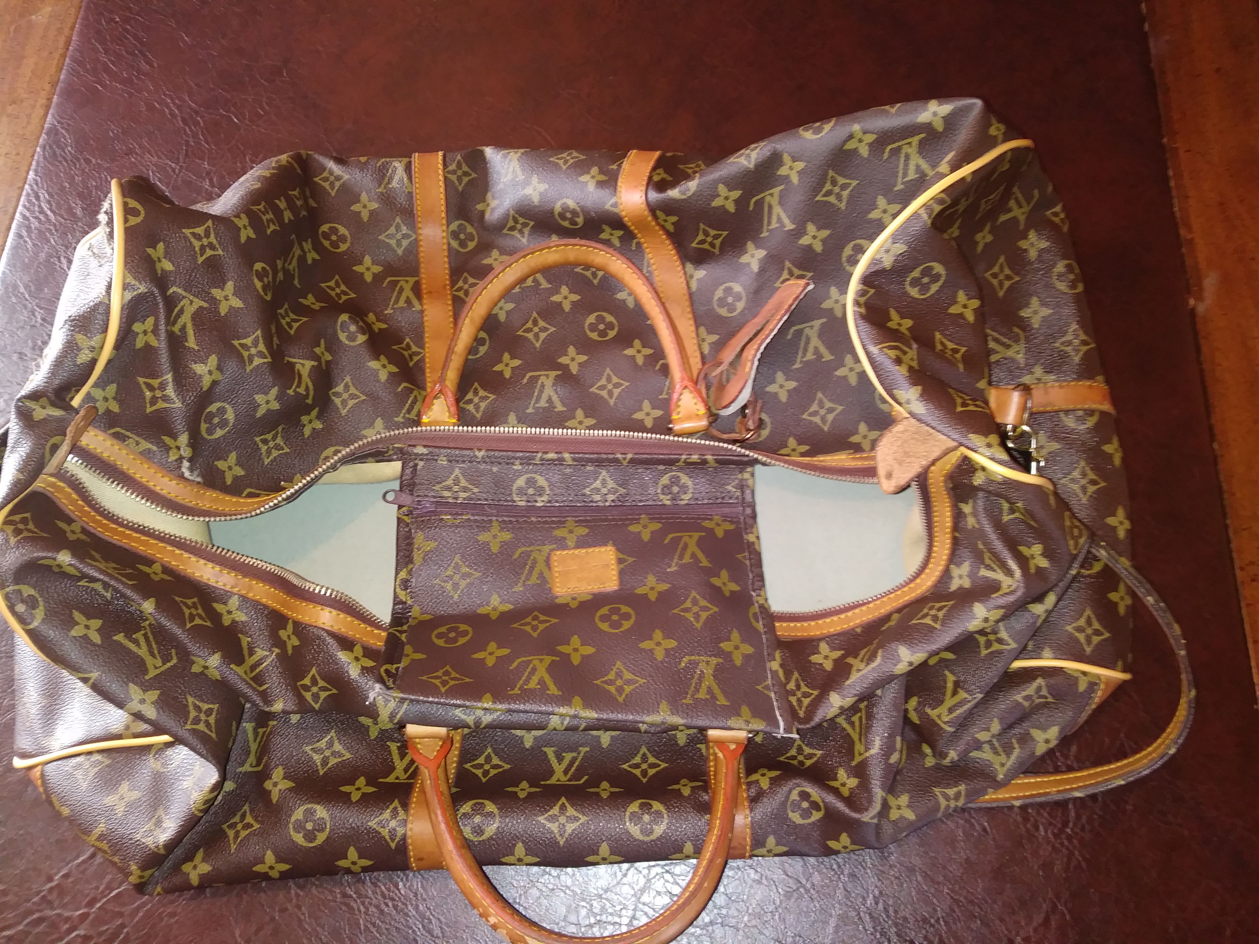 Louis Vuitton Dust Bag Sleeper Envelope Flap Style Travel 22x15” Large for  Sale in Fort Lauderdale, FL - OfferUp