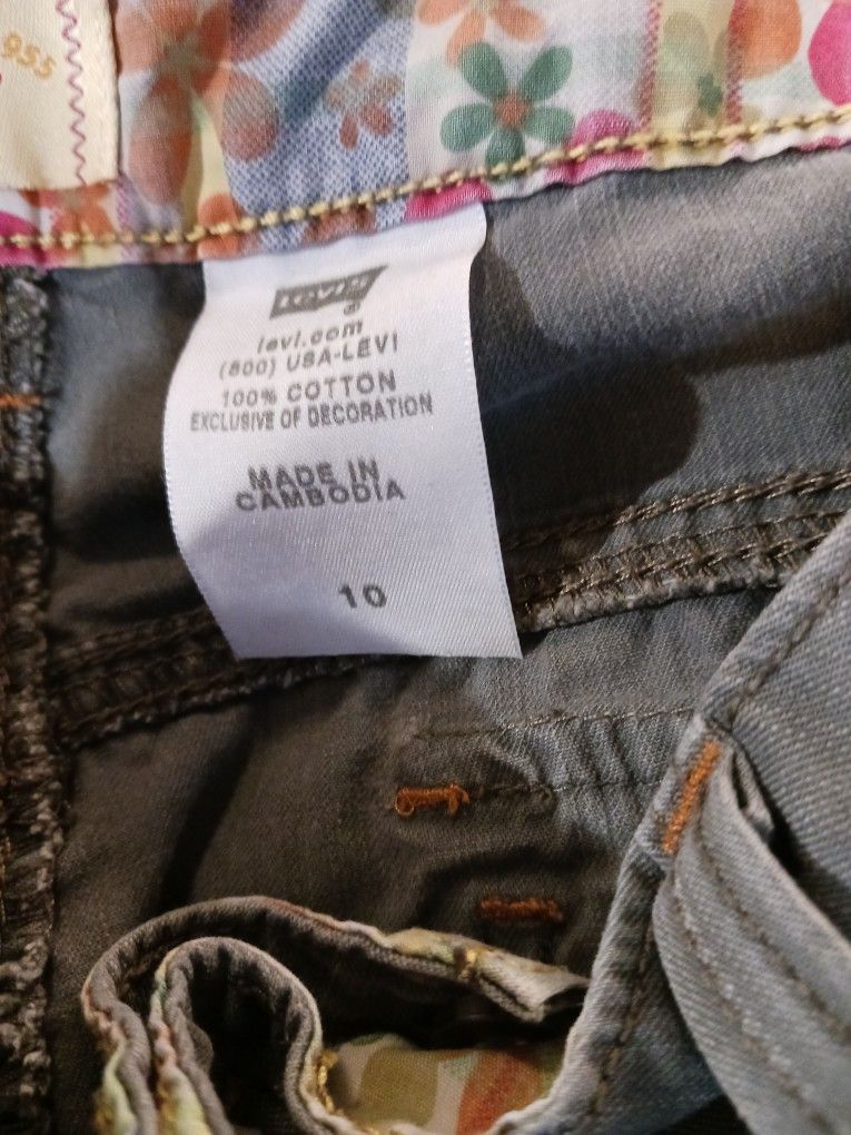 Levi's Green Capri's