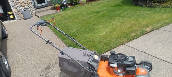 Very nice Husqvarna self-propelled rear wheel drive lawn mower with Honda 160CC engine starts easy runs perfect
