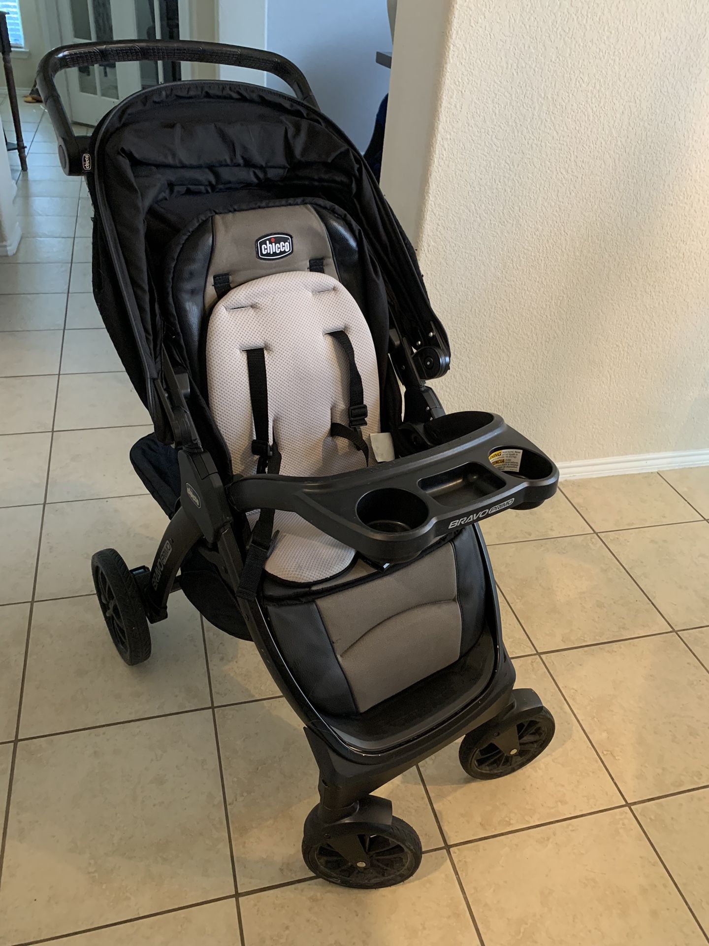 2018-19 Chicco Bravo Primo Trio (Stroller Only). Great Condition