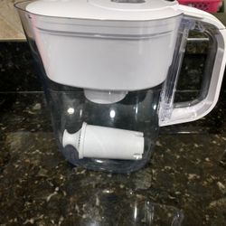 Brita Standard 6-Cup, White Plastic Water Filtration Pitcher