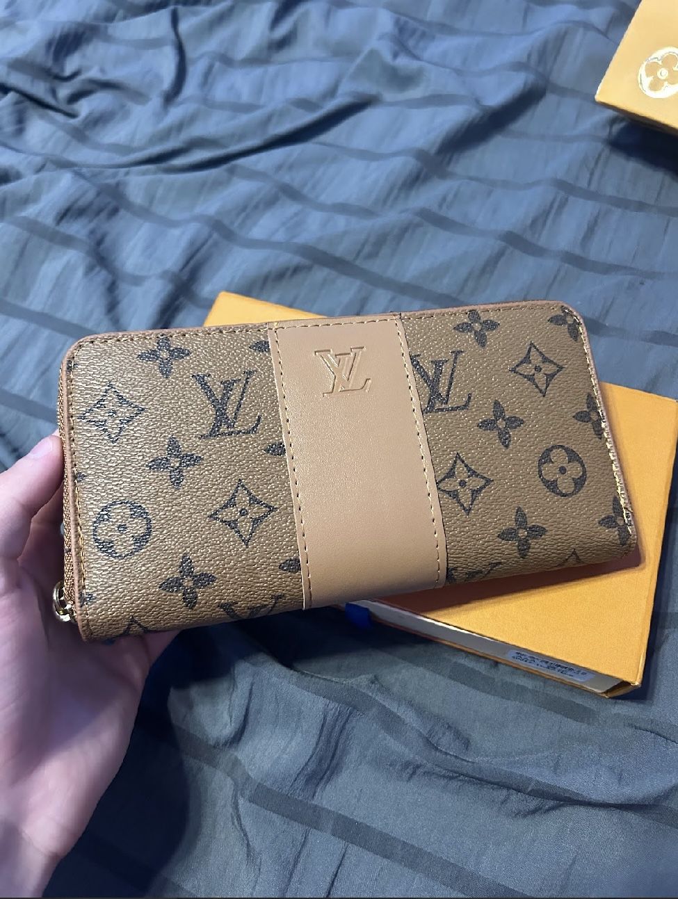 Woman’s Tan LV Wallet