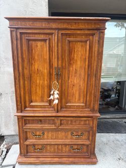 5-Drawer armoire