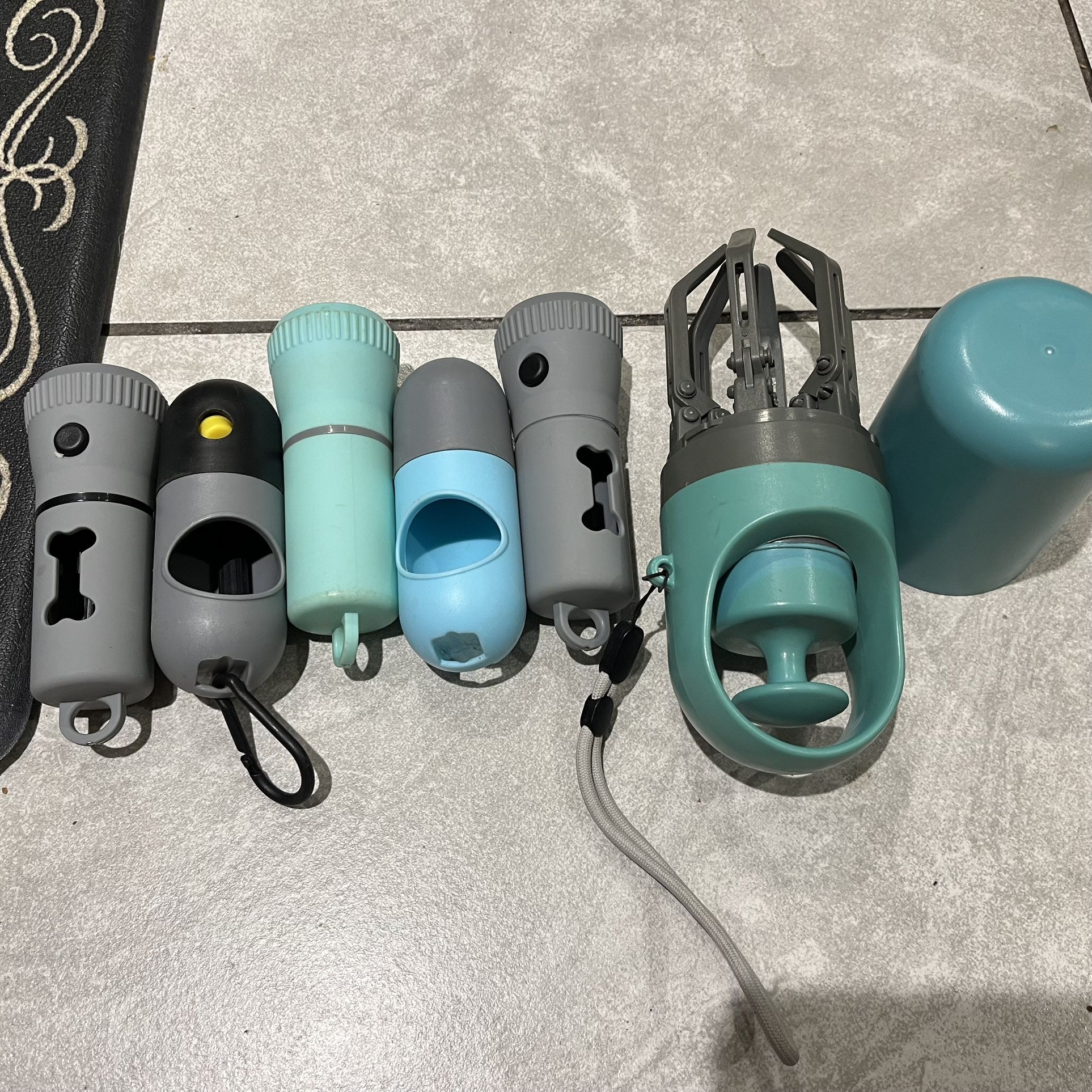 bag holder and picks up