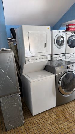 Whirlpool thin twin apartment size stackable washer and dryer gas
