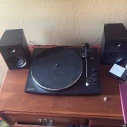 Crosley Record Player + External Speakers