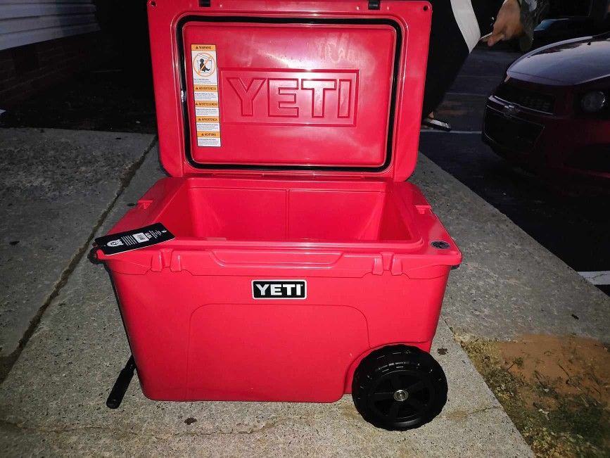 YETI TUNDRA HAUL WHEELED COOLER