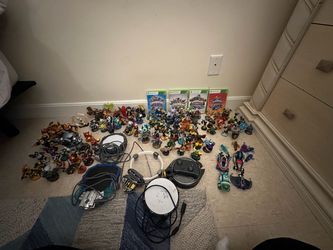 Skylanders lot of 102 pieces