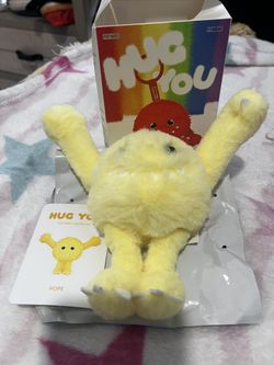Pop mart Hug You Plush Pendant 