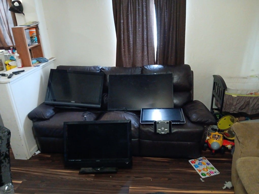 Three Flat Screen Tvs One Computer Monitor