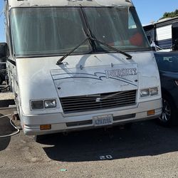 Chevy, Pursuit, 1997 White, 32 Ft RV