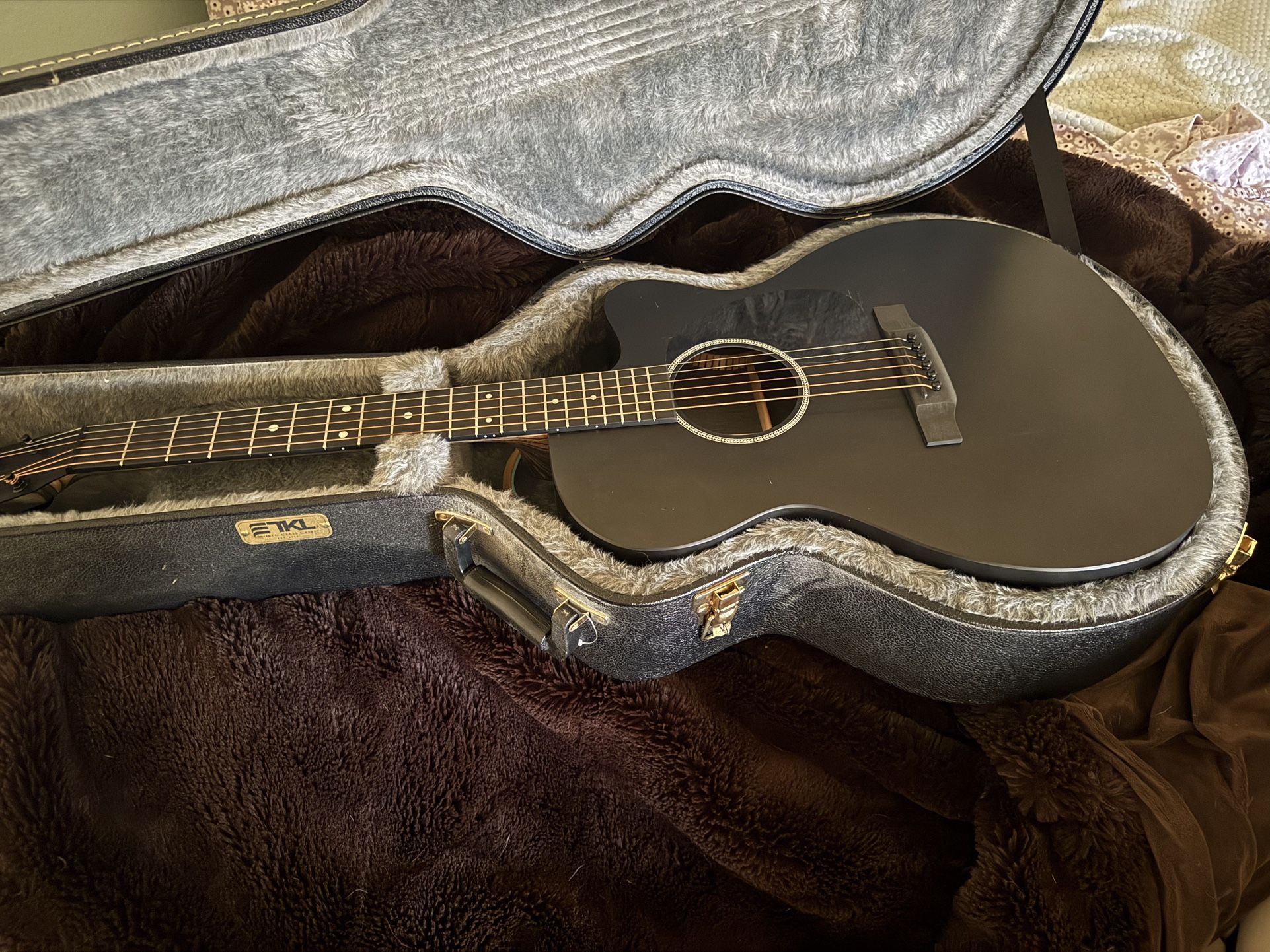 X Series Martin Guitar And Hard Case