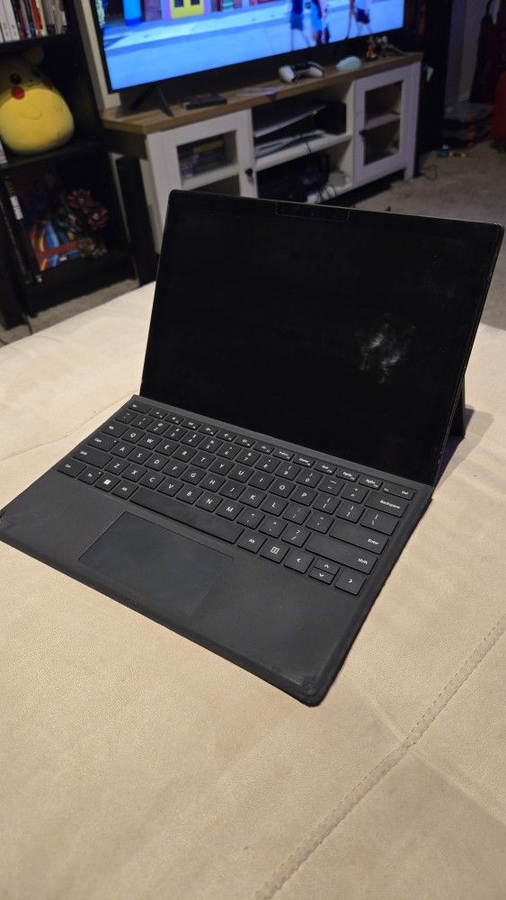 Microsoft Surface 7 W/ Acessories 