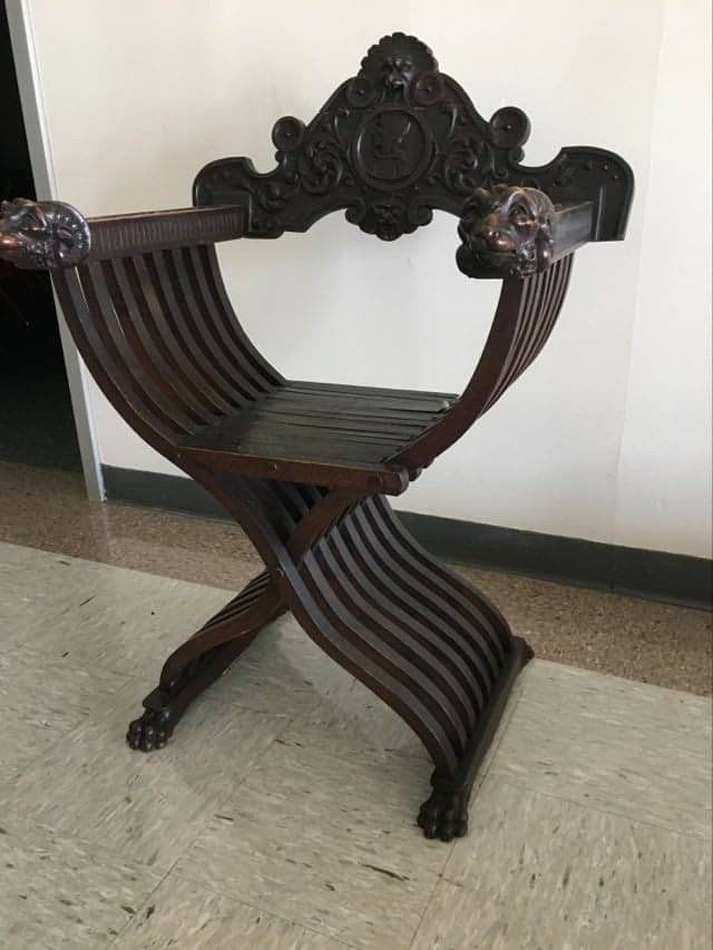 Savonorola Chair