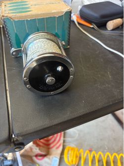 Penn fishing reel with box and manual
