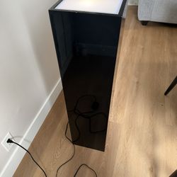 Displays2go Laminated Gallery Display Cube, Particle Board with Melamine Construction – Black Color 