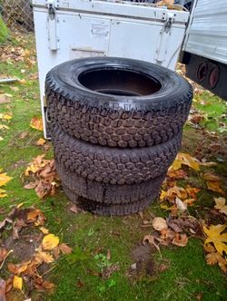 P175/70r13 Studded Tires Full set (4 Tires) Like New