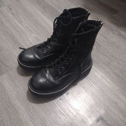 Women Black Boots 