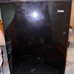 Haier Mini Fridge W Small Freezer 