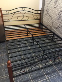Metal bed frame