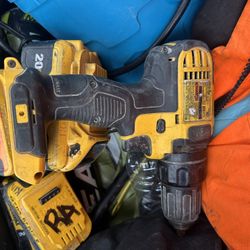 DeWalt Drill with 4 batteries 