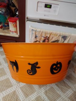 Orange Halloween tub
