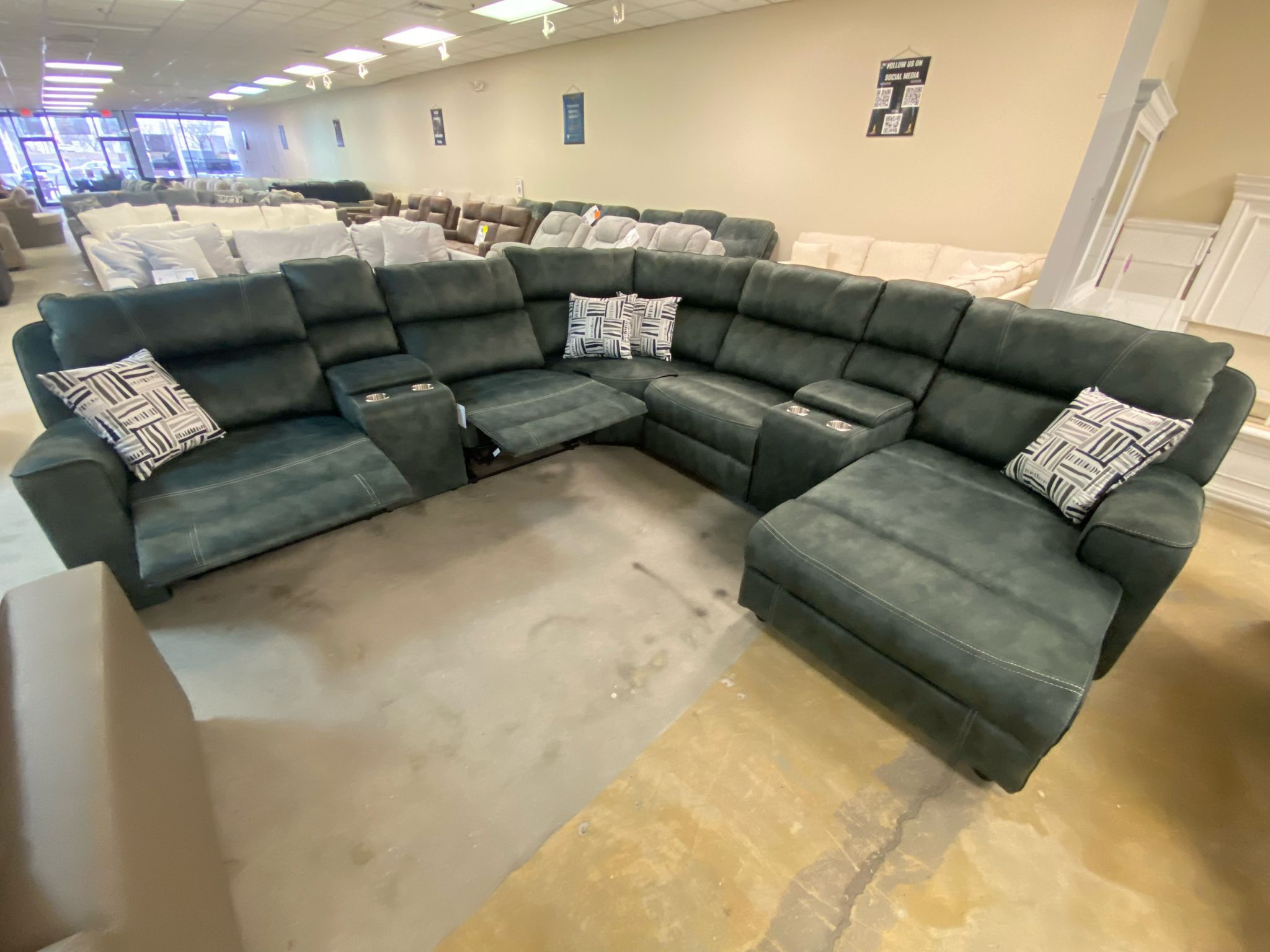 FREE DELIVERY AND INSTALLATION - Brand NEW IN BOX 📦 (Grey) LARGE DOUBLE RECLINING SECTIONAL